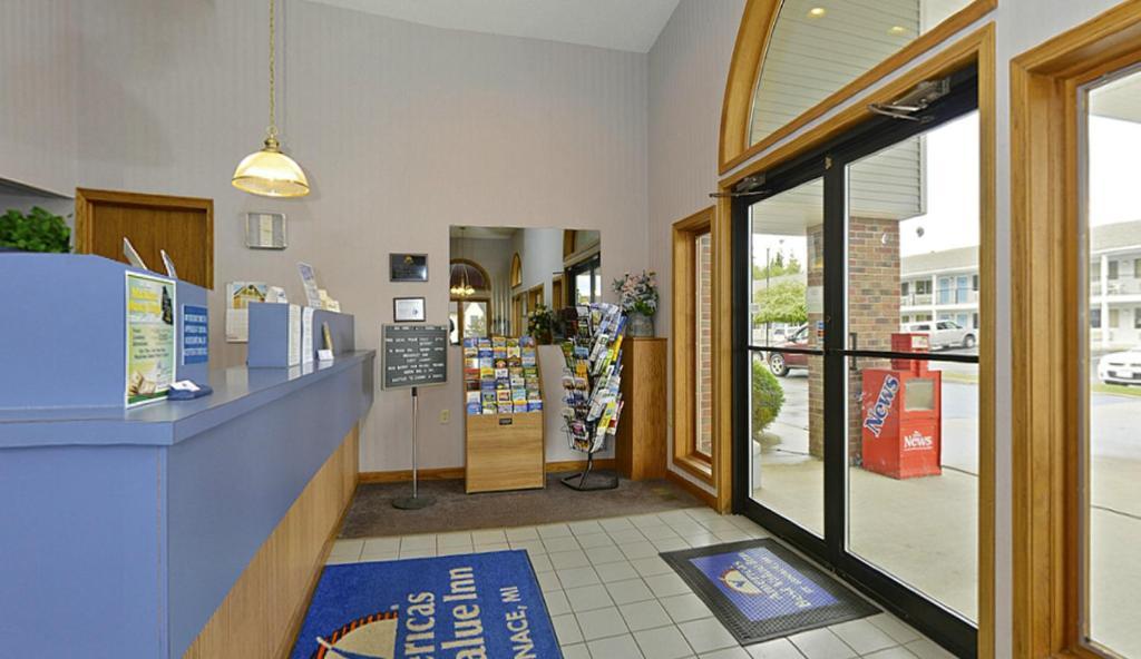 Americas Best Value Inn Сент-Игнас Экстерьер фото
